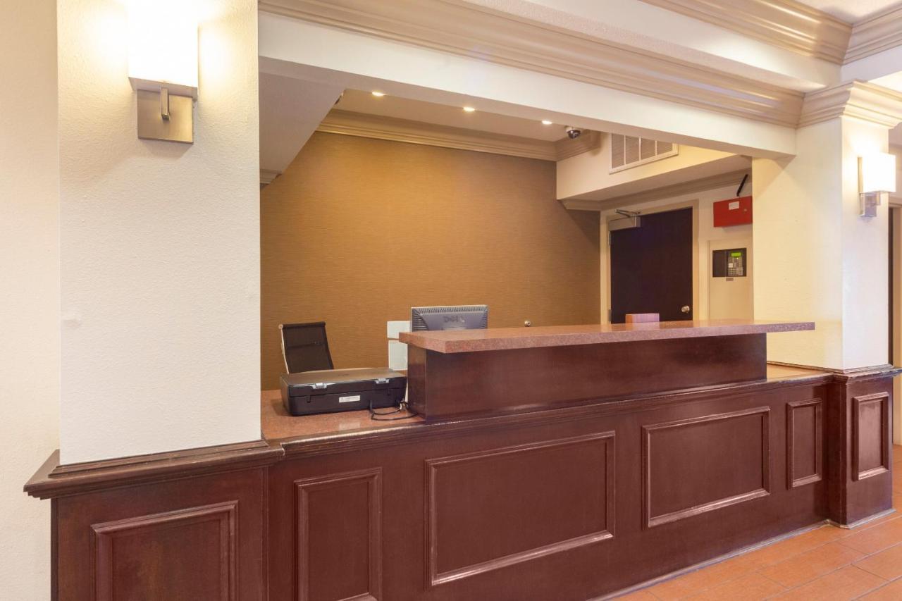 Ramada By Wyndham Jackson Ms Hotel Bagian luar foto