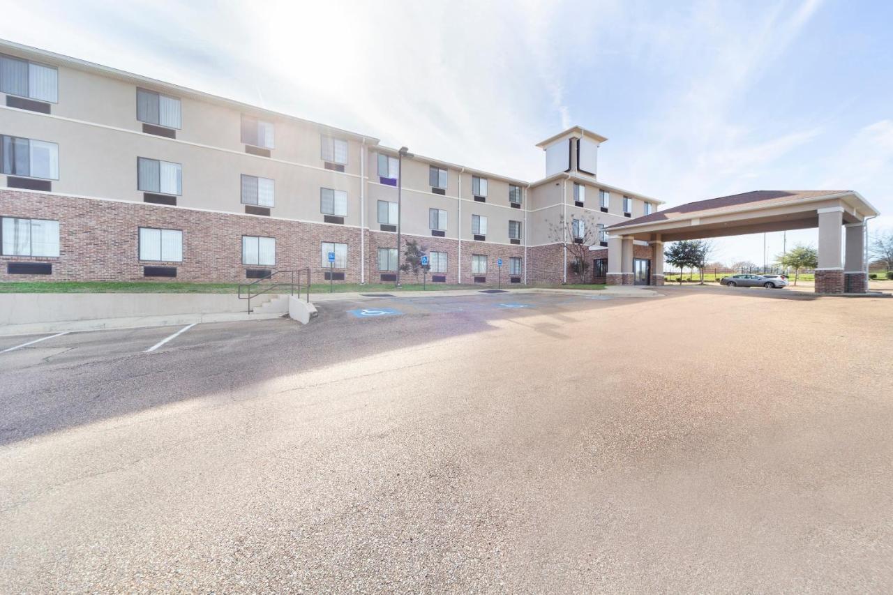 Ramada By Wyndham Jackson Ms Hotel Bagian luar foto